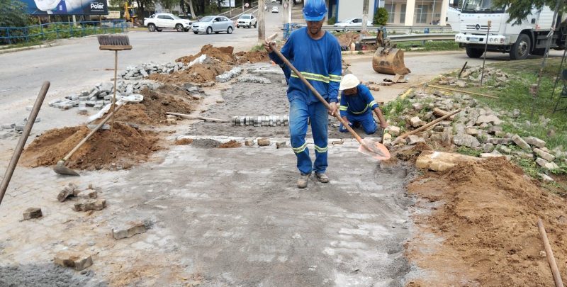 Águas de Valadares realiza recomposição de pavimento na região da Moacir Paleta com Afonso Pena Águas de Valadares realiza recomposição de pavimento na região da Moacir Paleta com Afonso Pena