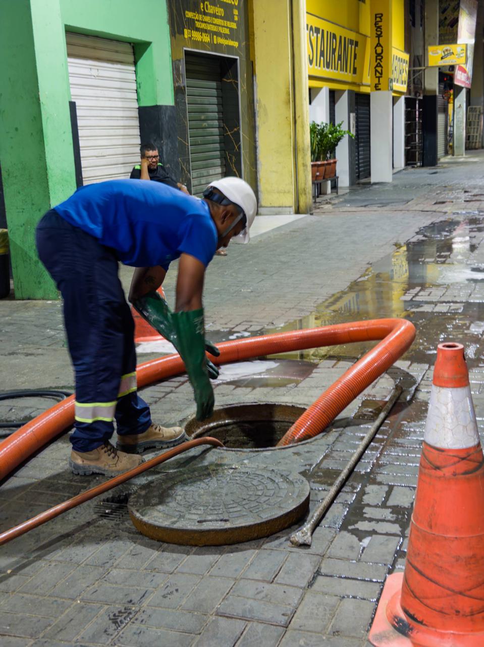 Águas de Valadares faz manutenções preventivas nas redes de esgoto da cidade