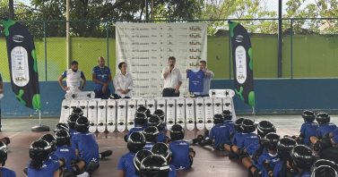 Águas de Valadares entrega uniformes e equipamentos de segurança a skatistas do projeto Esporte na Cidade