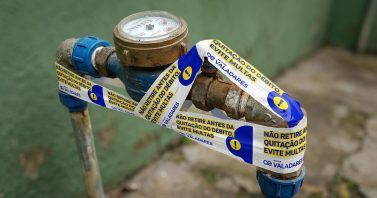 Clientes com abastecimento suspenso poderão retirar lacre do hidrômetro após pagar a fatura