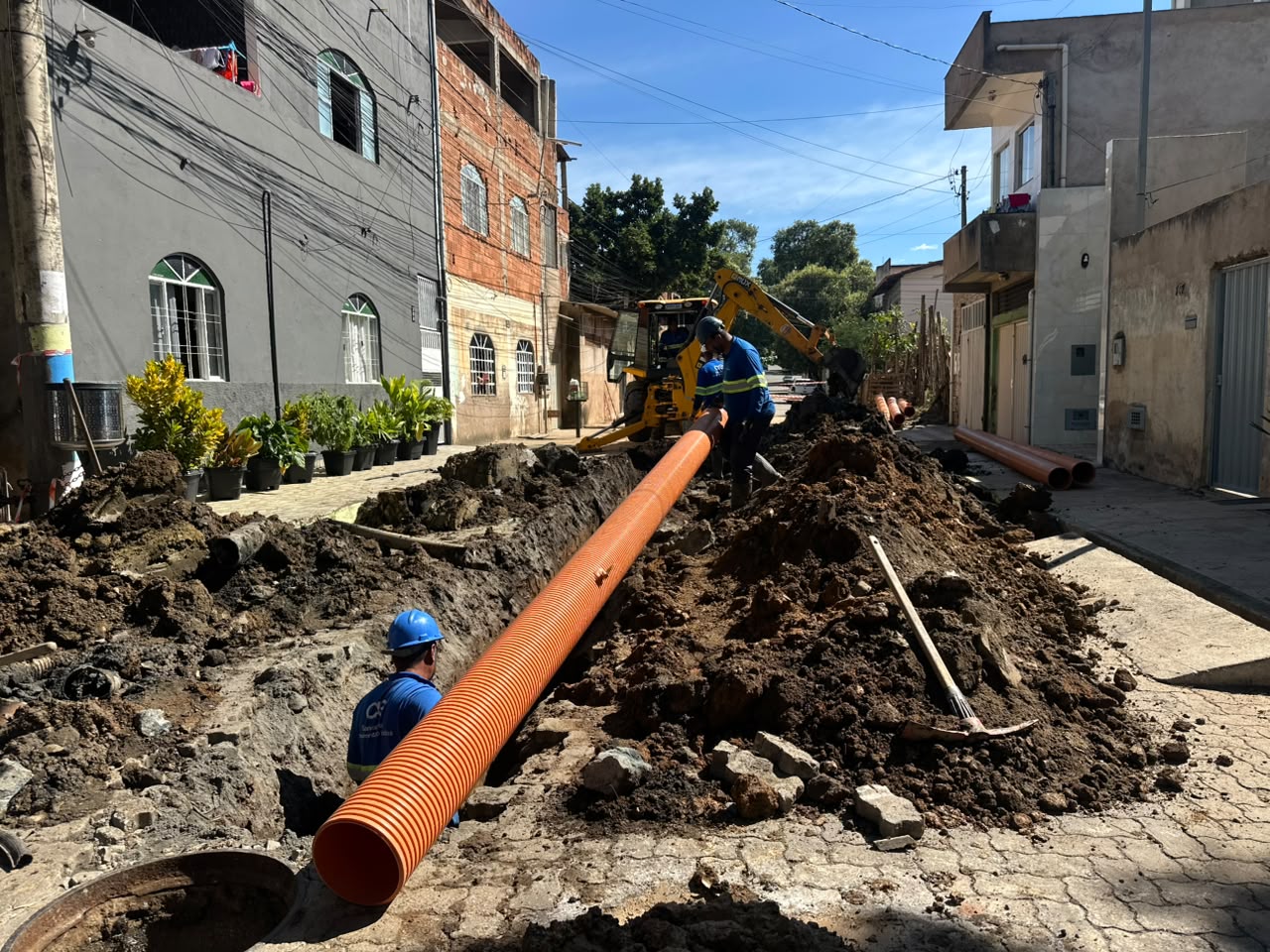 Águas de Valadares faz melhorias na rede de esgoto do Santa Rita