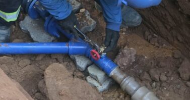 Águas de Valadares instala equipamento que regula a pressão da água e evita vazamentos em Pontal